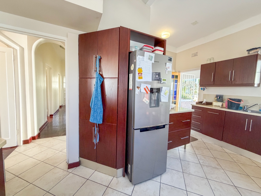 3 Bedroom Property for Sale in Vredehoek Western Cape